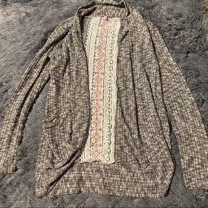 3/10!💥XS lace back cardigan